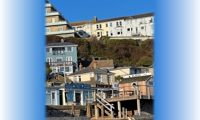 Ventnor Apartment | Beachfront Bliss - Stunning Views & Family-Friendly Fun