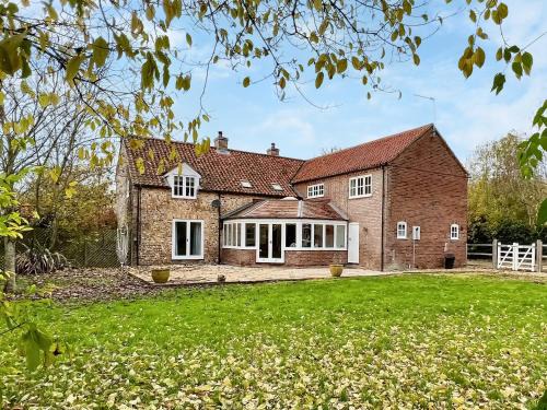 King's Lynn House | Pet-Friendly Retreat at Sandy Toes Cottage Awaits You