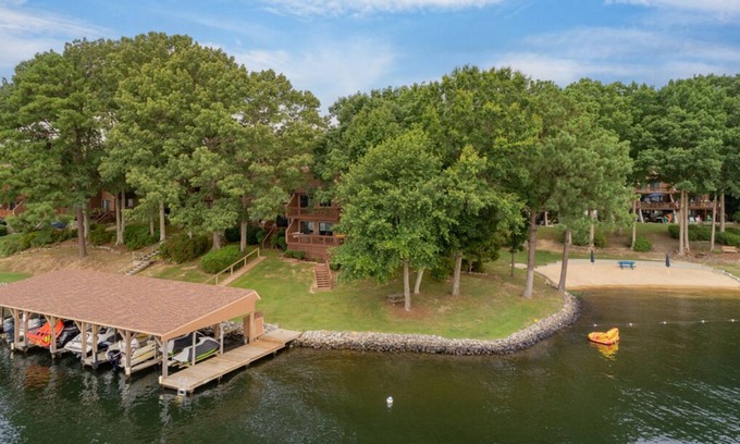 Henrico House | Sandy Trace Getaway on Lake Gaston