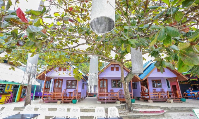 Ko Chang Resort | Beachfront Escape at Sangaroon Bungalow with Ocean Views