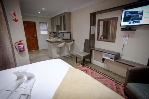 Bloemfontein Cabin | Family-Friendly Sangiro Game Lodge with Kitchen Facilities