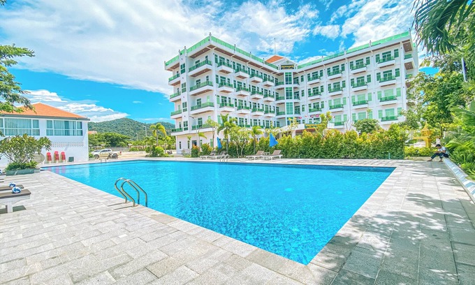 Kep Hotel | Discover Sangkahak Mith Hotel: Ocean View & Spa Retreat