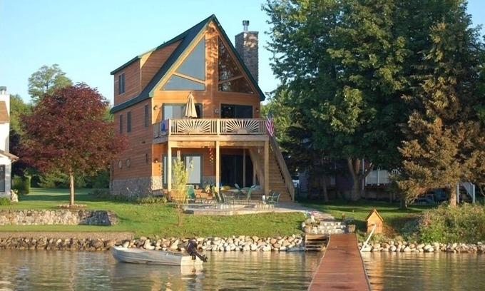 Cedar Cottage | Discover Sangria Sunrise - Lake Leelanau Pet-Friendly Chalet