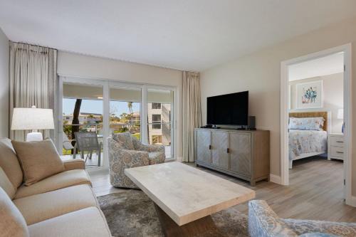 Sanibel House | Beachfront Residence at The Sanibel Inn with Pool Access