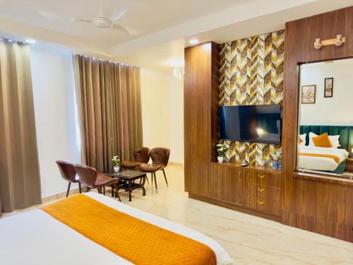 Jamnagar Hotel | Discover Sanklap Hotel: Family-Friendly & Guest Rated 10/10