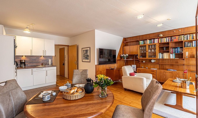 Flensburg Apartment | Sankt Hans - shower, TV, WLAN, washing machine, dryer, underground parking space