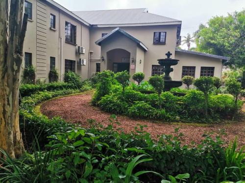 Tzaneen Hotel | Inviting Sanloo Manor Guesthouse: Breakfast & Family Friendly