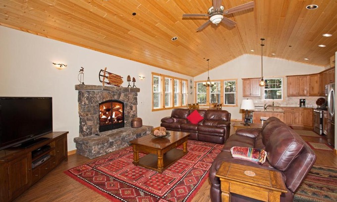Homewood House | Explore Sans Souci Terrace: Ideal 4 BR Cabin Near Skiing