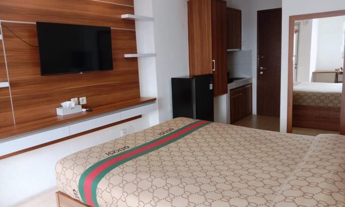 Gunung Putri Apartment | Comfortable Sansan Room at Gunung Putri Square