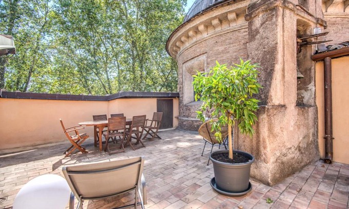 Rione VII Regola Apartment | Elegant Sant'Eligio Attic with Exclusive Terrace in Rome