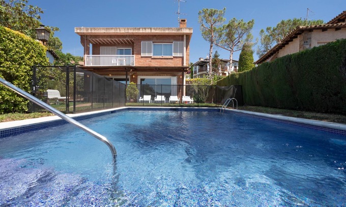 Vilassar de Dalt House | Relaxing Sant Mateu House: Garden, Pool & BBQ for 8