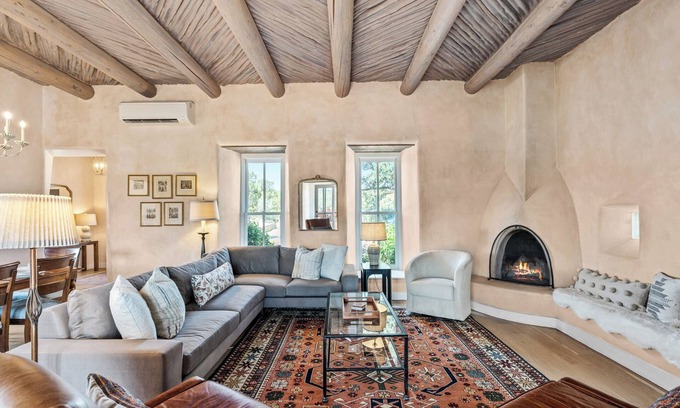 Tesuque Hills House | Santa Fe Santuario: Scenic Views & Cozy Kiva Fireplace