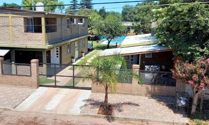 Embalse House | Discover Santa Isabel: Family-Friendly with Pool & Breakfast