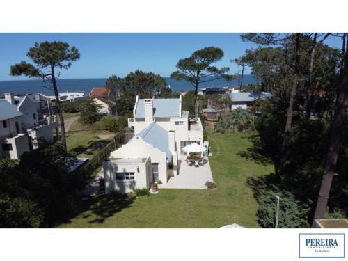 La Barra Villa | Pet-Friendly Retreat at Santa María del Este – Rated 9/10