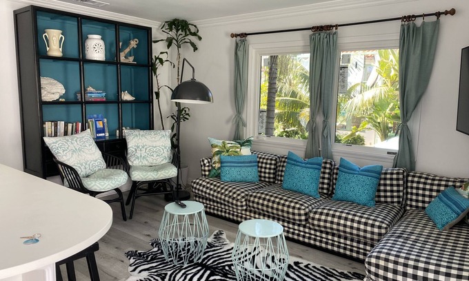 North of Montana House | Oceanfront Santa Monica Paradise Palm Beach Retreat