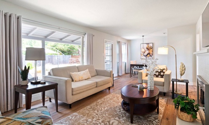 Junior College Neighborhood Association House | Top-Rated Santa Rosa Gem: 2 BR Home with Office & Kitchen
