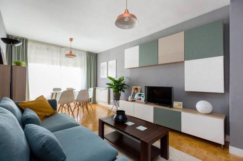 Parque de Roma Apartment | Comfortable Santander Executive Apartment with Garage