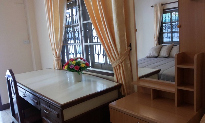 Mak Khaeng Hotel | Budget-Friendly Santipran Place with Family Amenities