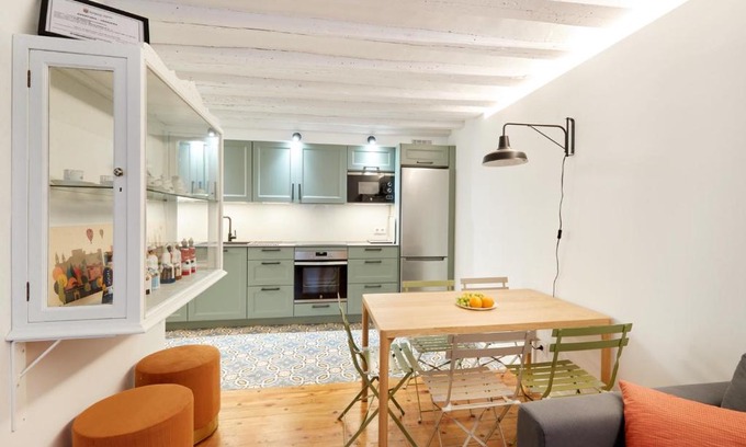 Old Town Apartment | Child-Friendly Getaway at Apartamento Santo Andia