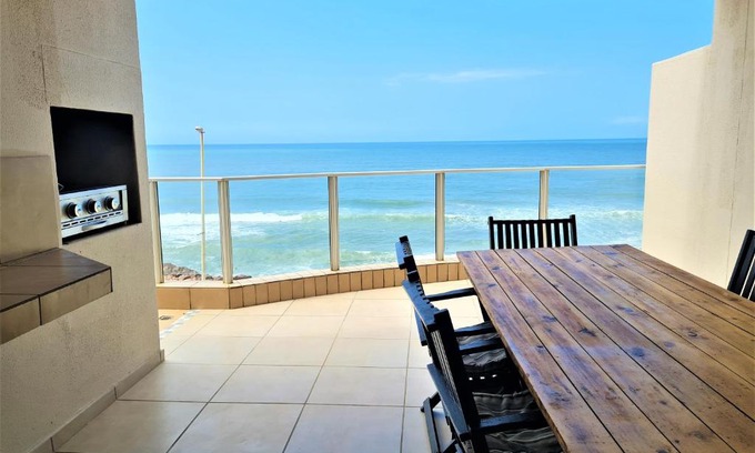 Margate Beach Apartment | Oceanfront Santorini C: Family-Friendly with Pool Access