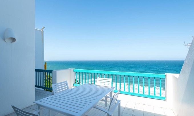 Shaka's Rock Apartment | Beachfront Bliss at Santorini Akrotiri 22 - Rated 10/10