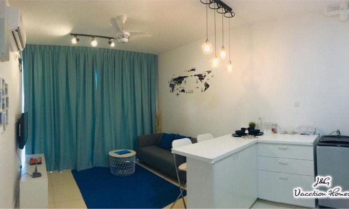 Sekudai Apartment | Relaxing Santorini by J&G Vacation Homes with Pool & Dining