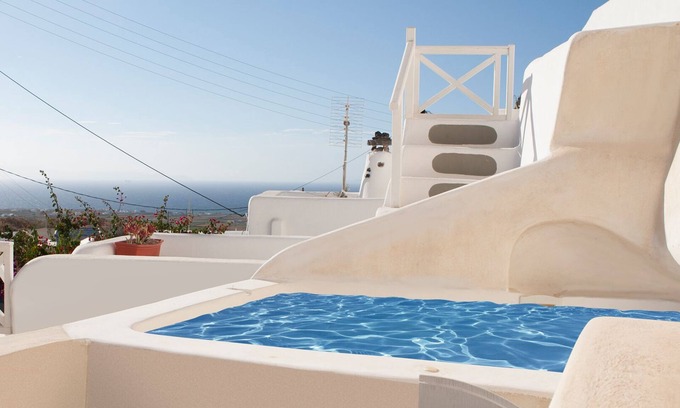 Finikia House | Discover the Santorini Finikia Oia Cave House Experience