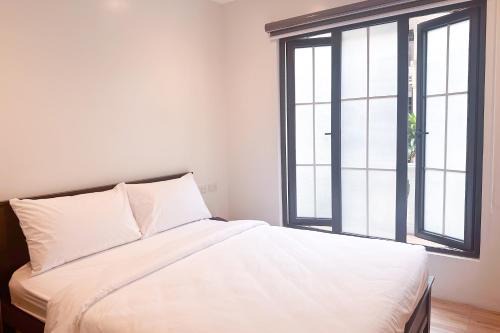 Ermita Hotel | Budget-Friendly Stay at Santos Pension House, Rated 8.7/10