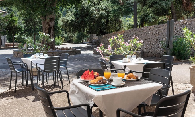 Lluc House | Relax at Santuari de Lluc with Pool and Spa Amenities