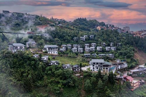 Cat Cat Village Resort | Relax at Sapa Catcat Hills Resort & Spa with Oceanfront Views