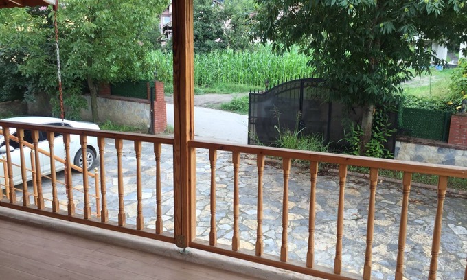 Sapanca Villa | Discover Sapanca Mavi Yeşil Köy Evi: Family-Friendly Retreat