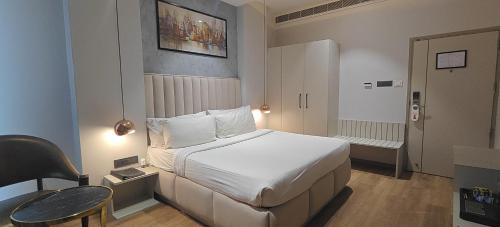 Auli Hotel | Explore Comfort at Sapna Clarks Inn Lucknow