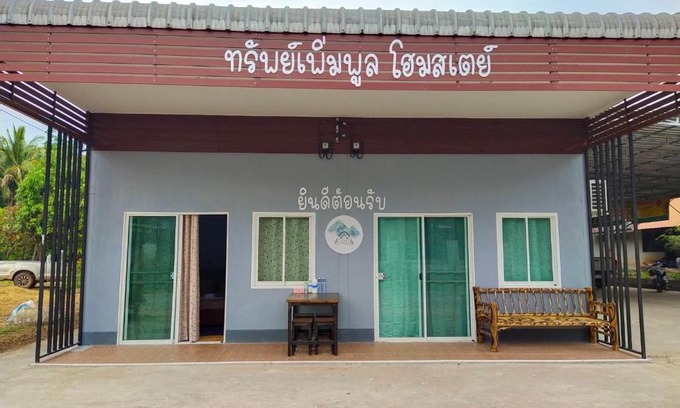 Bung Khong Long Villa | Cozy Sappermpool Homestay: Family and Pet Friendly Stay