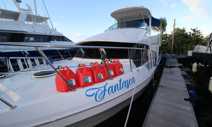 Cabes Point Boat Rental | Oceanfront Sapphire Beach Houseboat with Pool & Ocean View