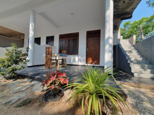 Thalaramba House | Discover Sapphire Guest Mirissa: Family & Pet Friendly Stay