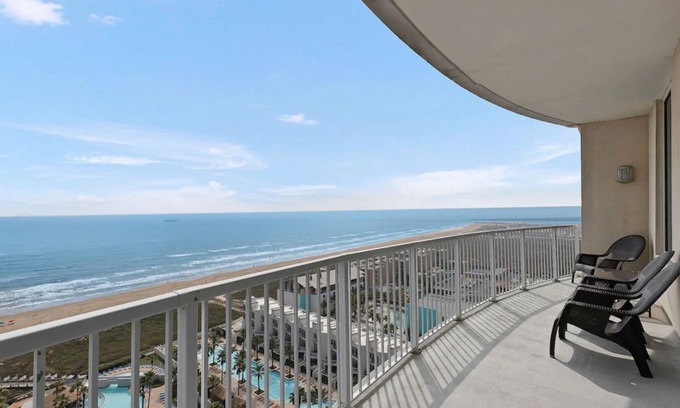 South Padre Island Condo | Beachfront Sapphire Condo: Unmatched Views & Exceptional Amenities