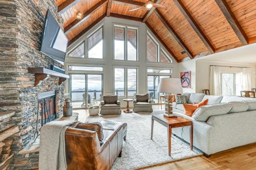 Sapphire House | Experience Sapphire Mountaintop Cabin with Scenic Views