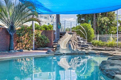 The Entrance Hotel | Discover Sapphire Palms Motel: Poolside Comfort Awaits