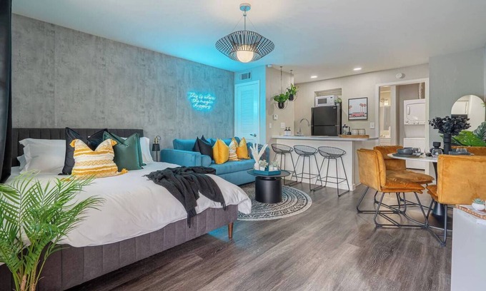 Allandale Apartment | Sapphire | Studio | Sleeps 5