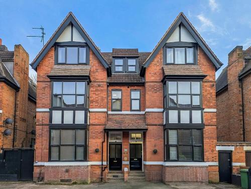 Moseley Apartment | Family-Friendly Sapphire Suite at Moseley Mews Retreat