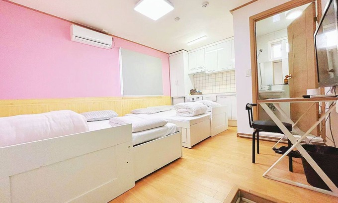 Gwanghui-dong House | Budget-Friendly Stay at Sarang Guesthouse Dongdaemun