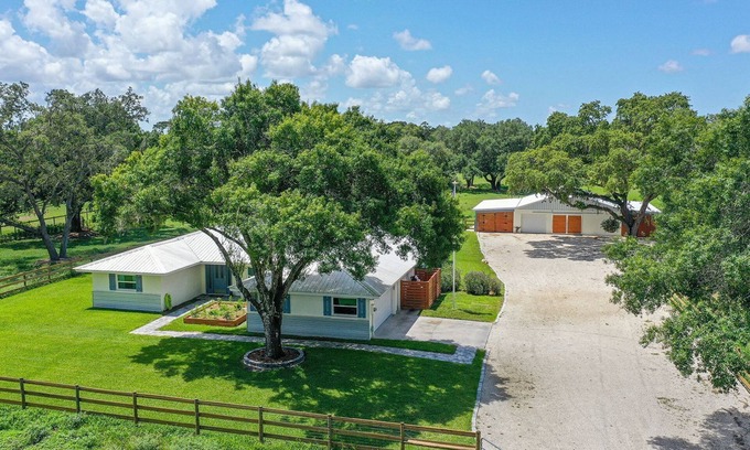 Braden River House | Discover Sarasota: Pet-Friendly Retreat Near Siesta Key Beach