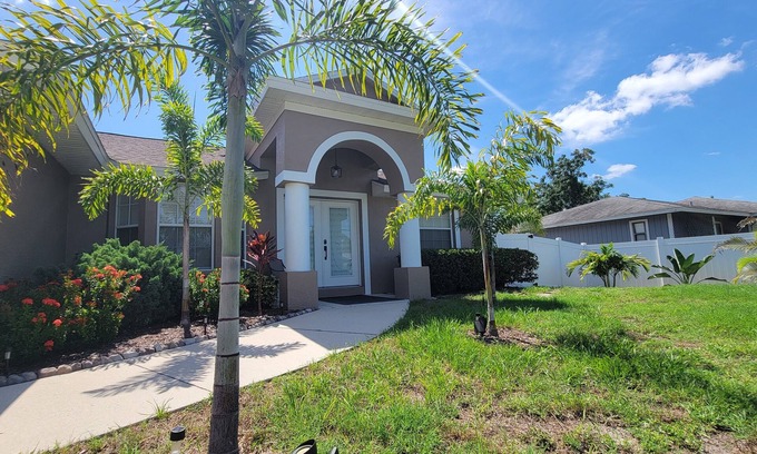 Vamo House | Discover Sarasota Home Near the Gulf's Beautiful Beaches