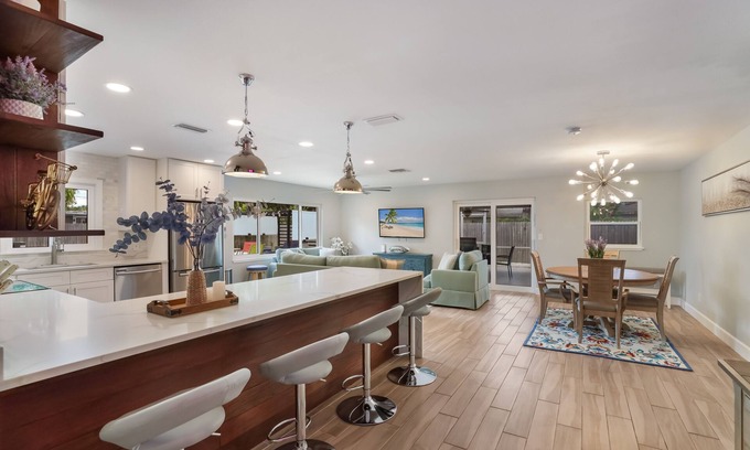 Sarasota House | Discover Sarasota's Oasis: Pool, Spa & Oceanfront Bliss