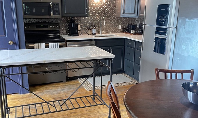 Saratoga Springs Apartment | Discover Saratoga Clubhouse: Pet-Friendly & Family Accommodations