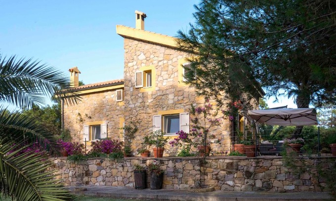 Carloforte Villa | Discover Villa Con Parco e Piscina in Carloforte