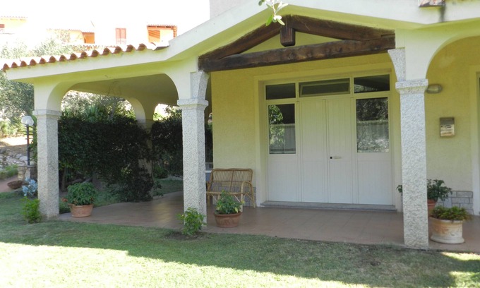 Budoni Apartment | Sardinia - Budoni: apartment in villa with garden
