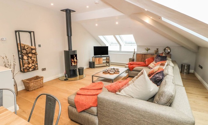 Malltraeth Cottage | Pet-Friendly Sardis Chapel Cottage with Oceanfront Views