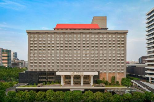 Kebon Sirih Hotel | Elegant Sari Pacific Jakarta: Pool, Spa & Family-Friendly