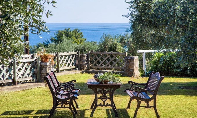 Koinira House | Pet-Friendly Sarimpalas: 4-Star Stay with Breakfast Included